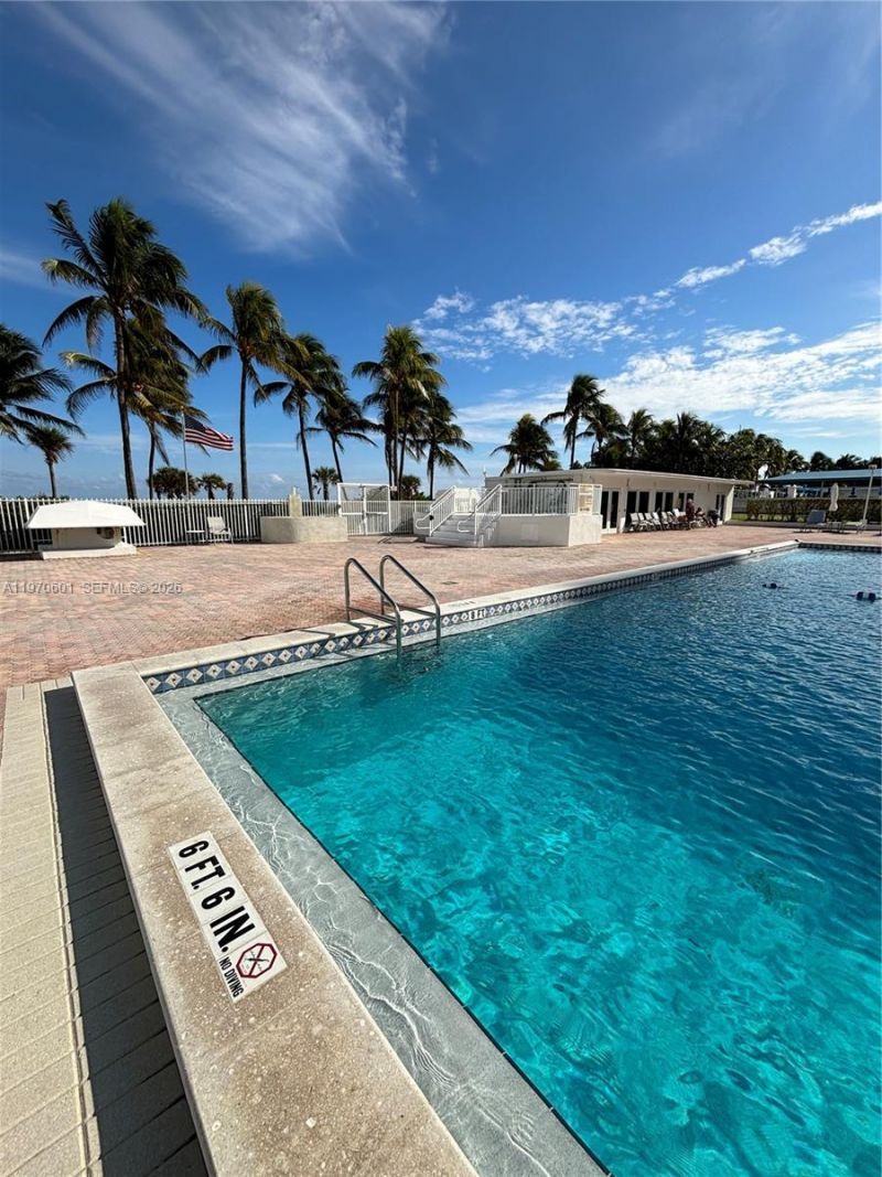 5005 Collins Ave , Unit 825, Miami Beach, FL 33140 Photo