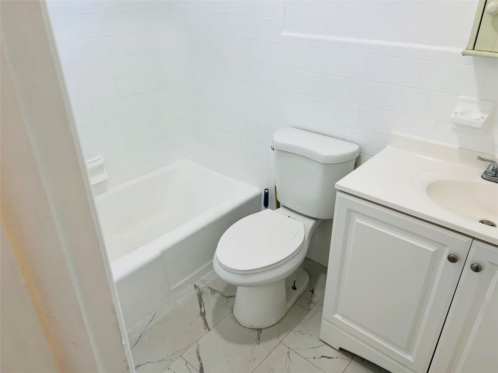 1301 N 12th Court, Unit 11B, Hollywood, FL 33019 Photo