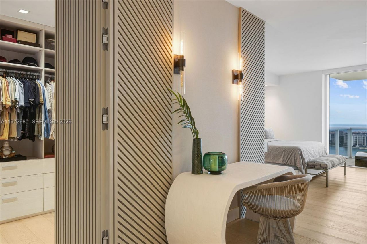 400 Alton Rd , Unit 2806, Miami Beach, FL 33139 Photo