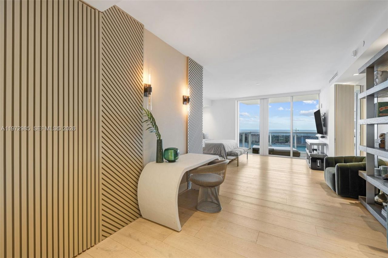 400 Alton Rd , Unit 2806, Miami Beach, FL 33139 Photo