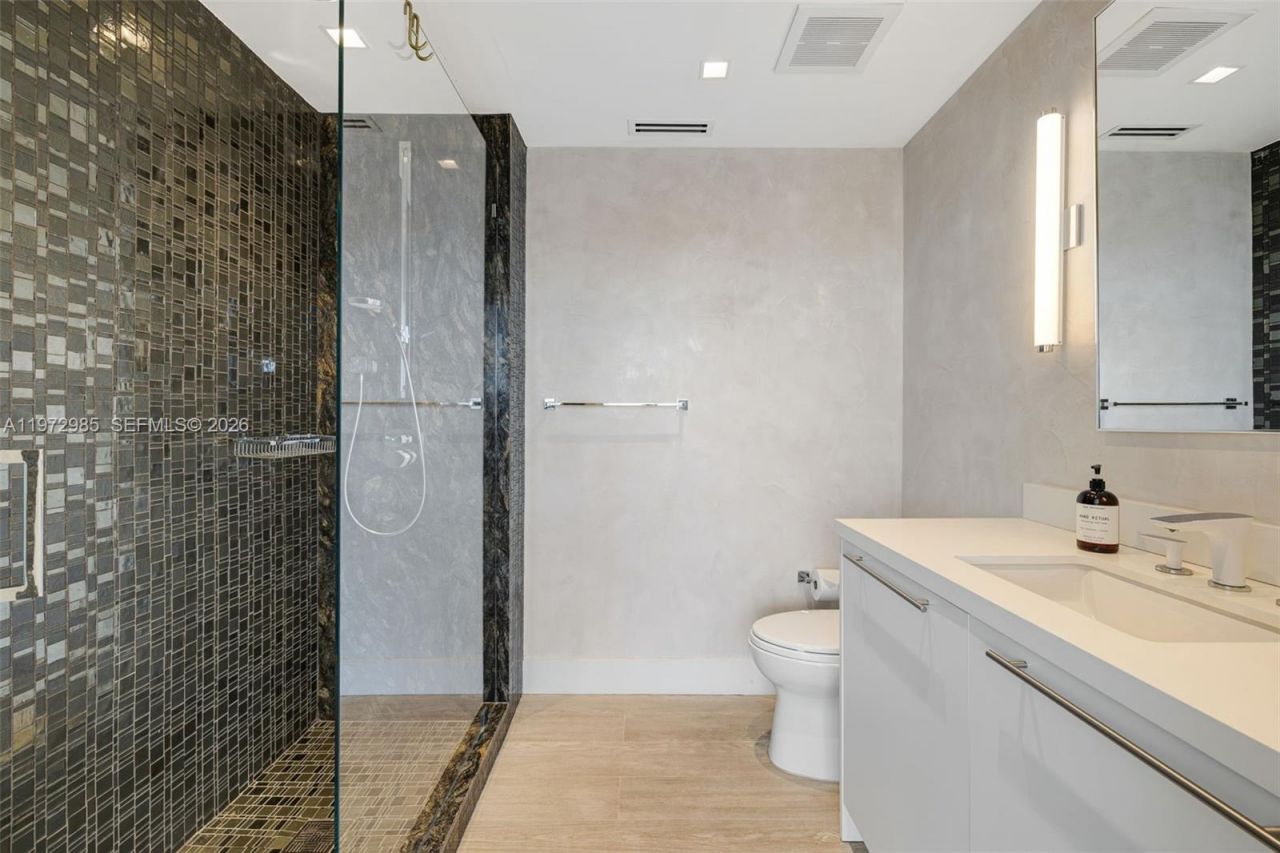 400 Alton Rd , Unit 2806, Miami Beach, FL 33139 Photo