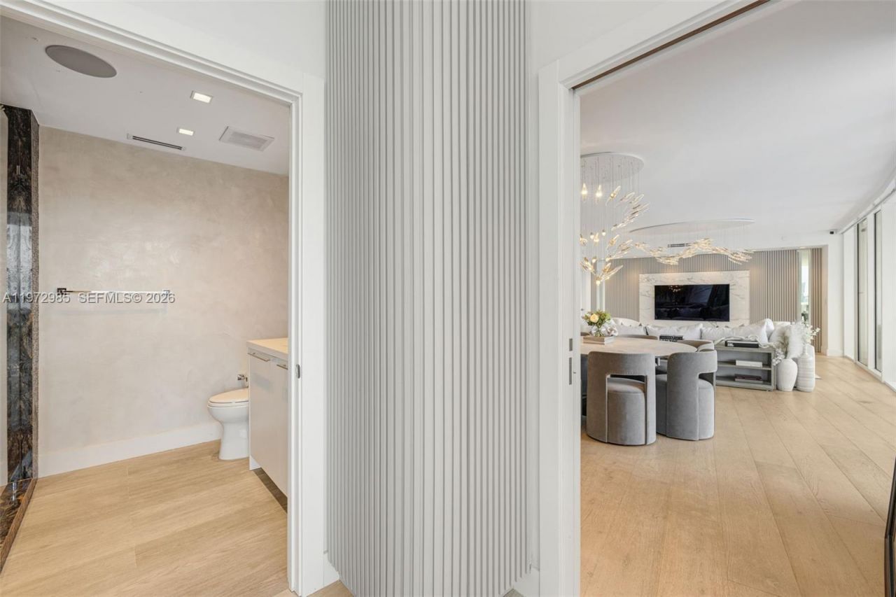 400 Alton Rd , Unit 2806, Miami Beach, FL 33139 Photo