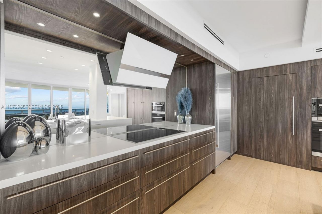 400 Alton Rd , Unit 2806, Miami Beach, FL 33139 Photo