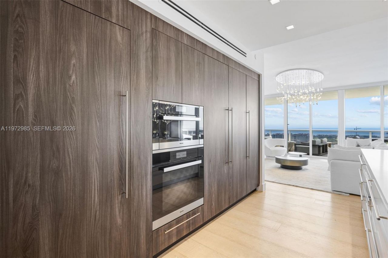 400 Alton Rd , Unit 2806, Miami Beach, FL 33139 Photo