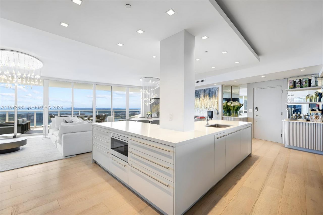 400 Alton Rd , Unit 2806, Miami Beach, FL 33139 Photo