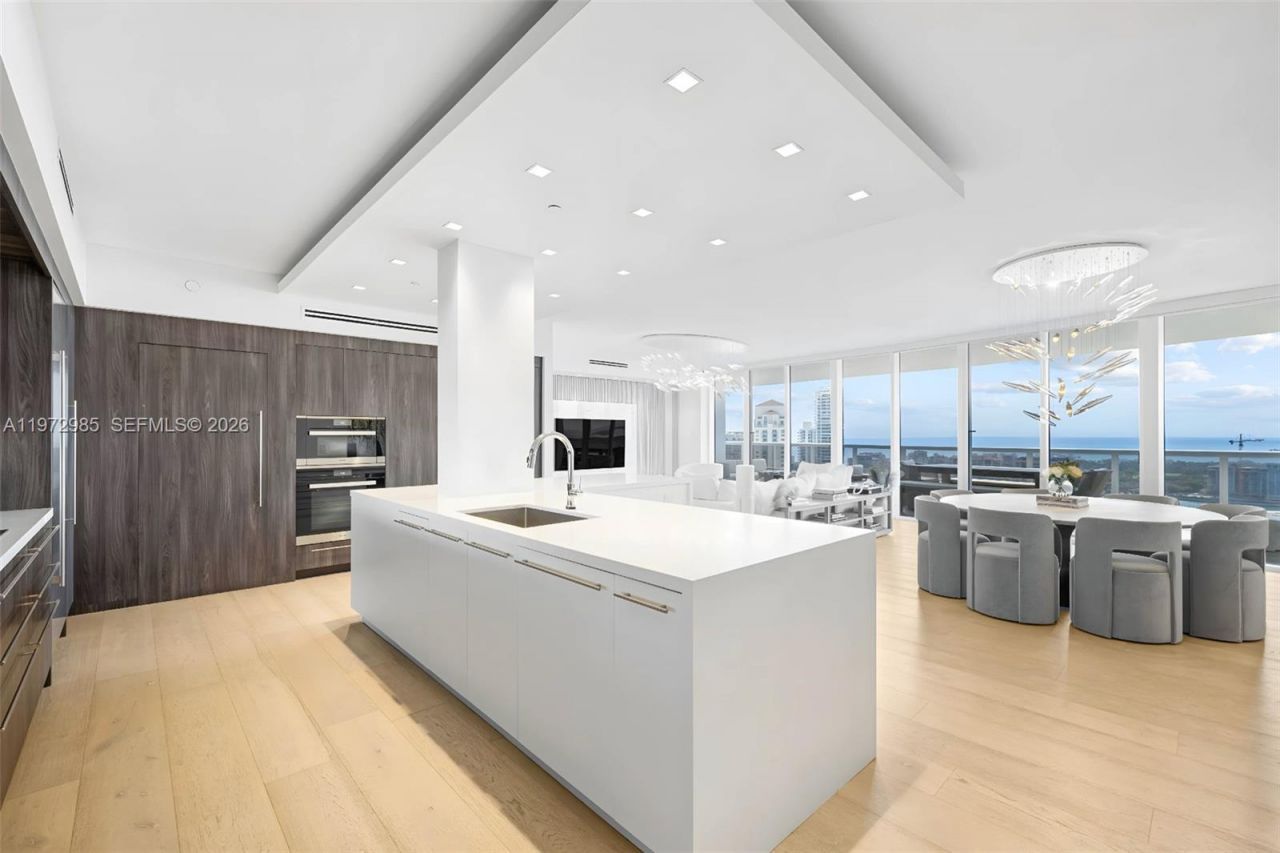 400 Alton Rd , Unit 2806, Miami Beach, FL 33139 Photo