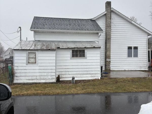 205 1/2 W Market Street , Van Buren, OH 45889