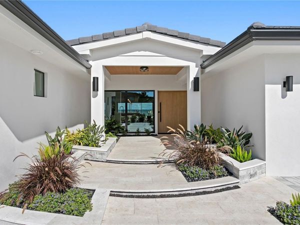 2580 E BAY ISLE DRIVE SE, ST PETERSBURG, FL 33705