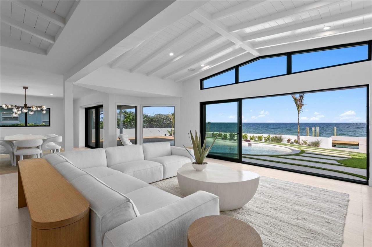 2580 E Bay Isle Drive Se, Saint Petersburg, FL 33705 Photo