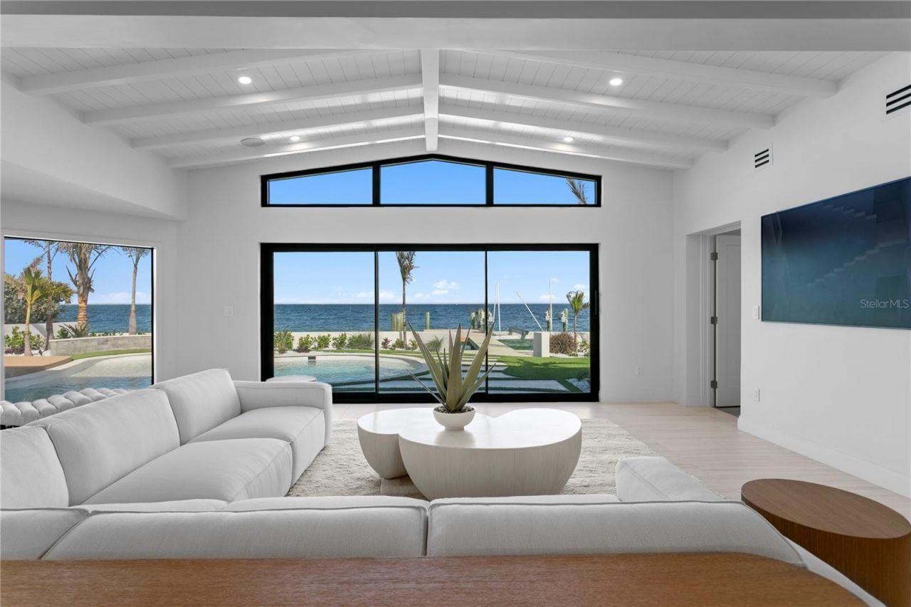 2580 E Bay Isle Drive Se, Saint Petersburg, FL 33705 Photo