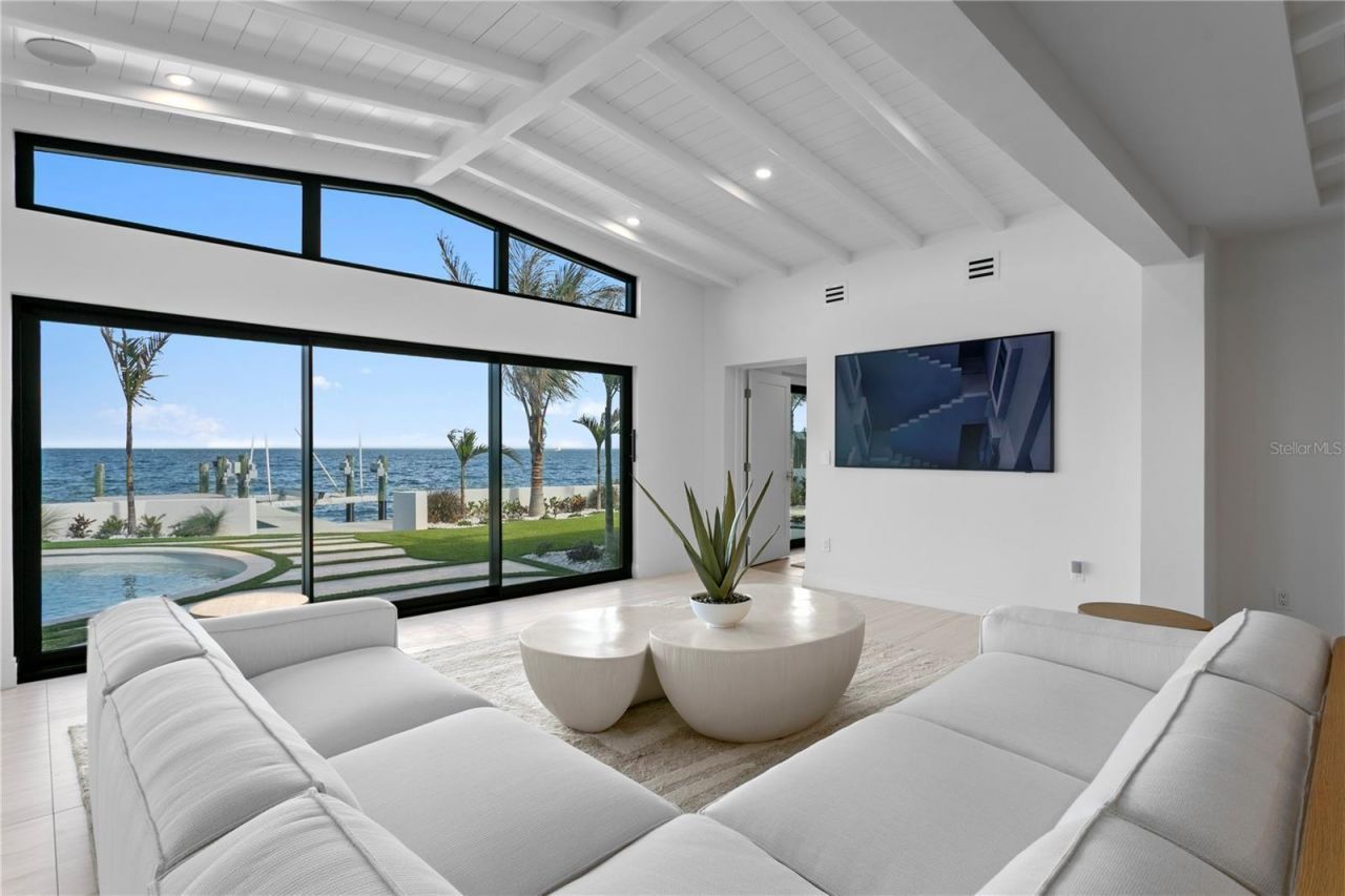 2580 E Bay Isle Drive Se, Saint Petersburg, FL 33705 Photo