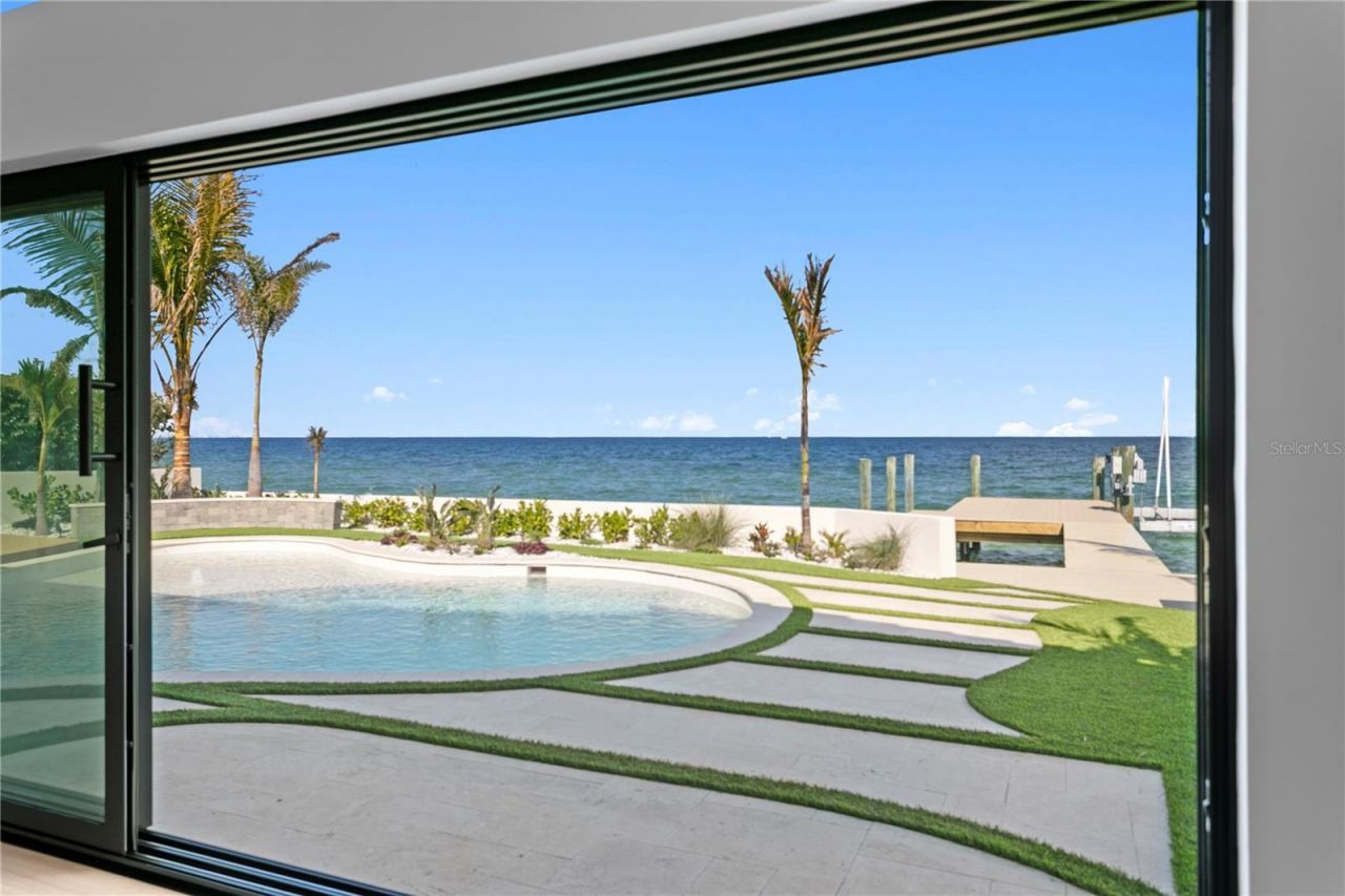 2580 E Bay Isle Drive Se, Saint Petersburg, FL 33705 Photo