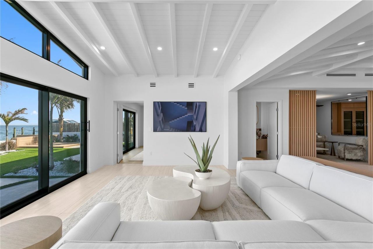 2580 E Bay Isle Drive Se, Saint Petersburg, FL 33705 Photo