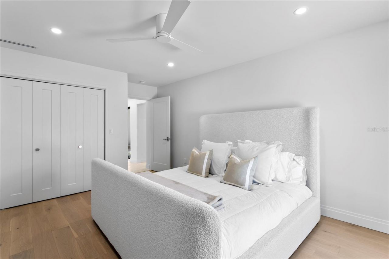 2580 E Bay Isle Drive Se, Saint Petersburg, FL 33705 Photo