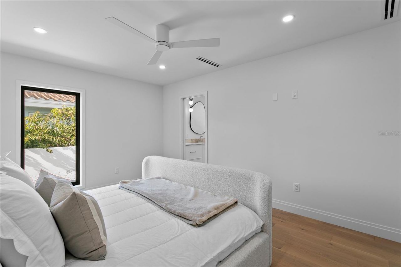 2580 E Bay Isle Drive Se, Saint Petersburg, FL 33705 Photo