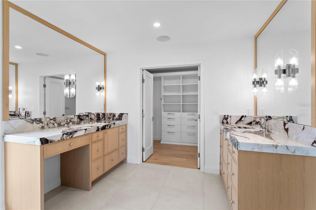 2580 E Bay Isle Drive Se, Saint Petersburg, FL 33705 Photo