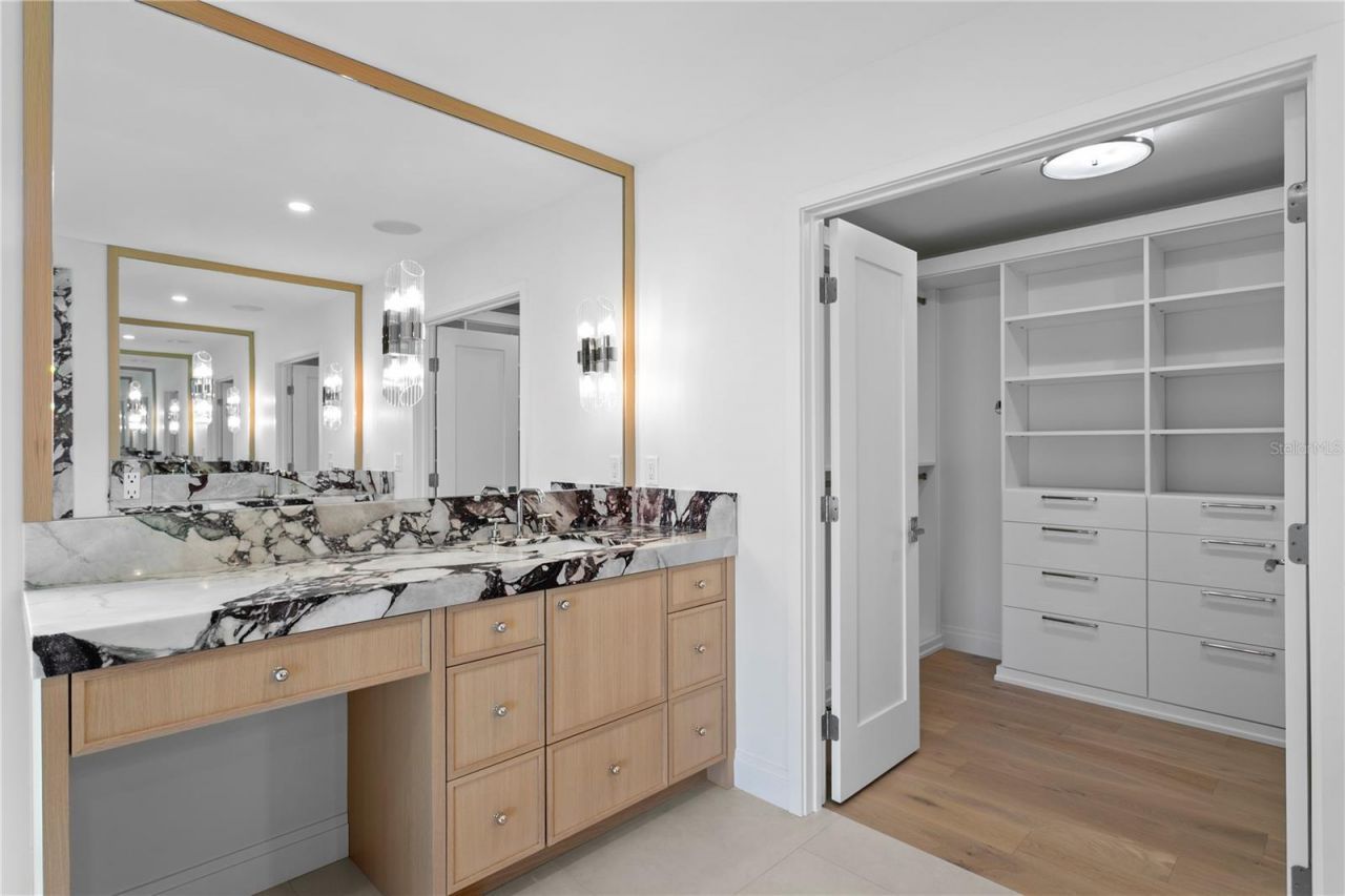 2580 E Bay Isle Drive Se, Saint Petersburg, FL 33705 Photo