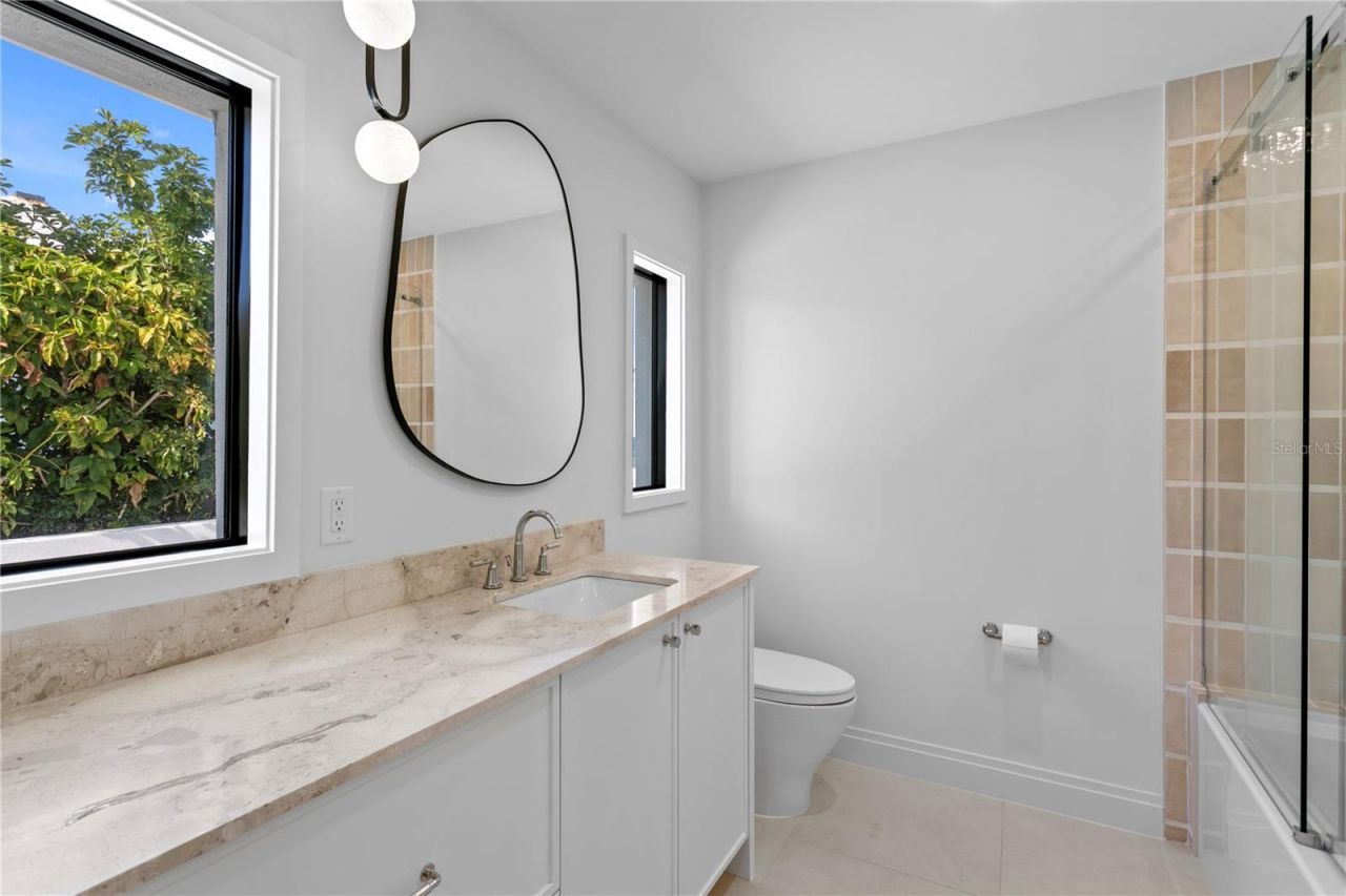 2580 E Bay Isle Drive Se, Saint Petersburg, FL 33705 Photo