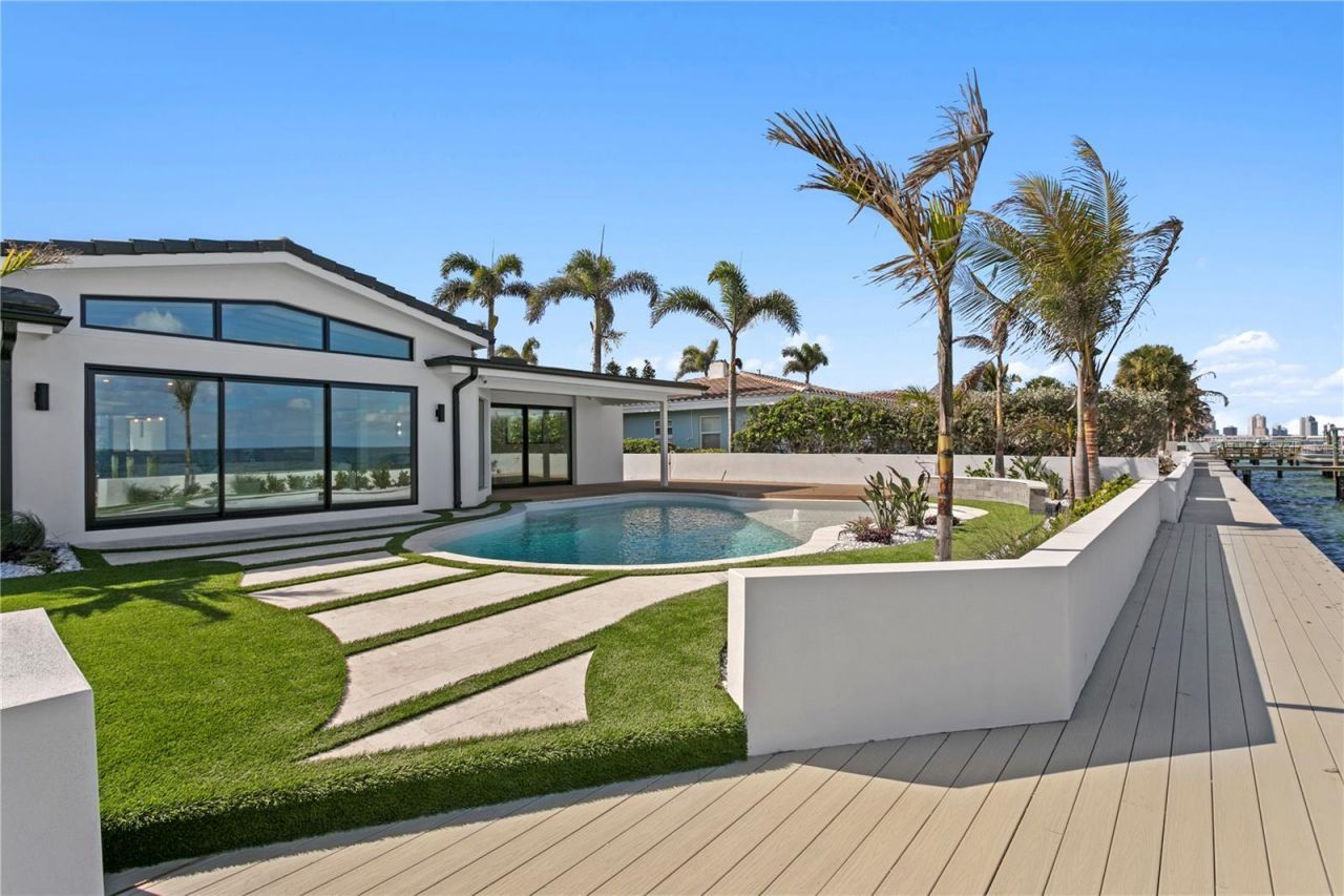 2580 E Bay Isle Drive Se, Saint Petersburg, FL 33705 Photo