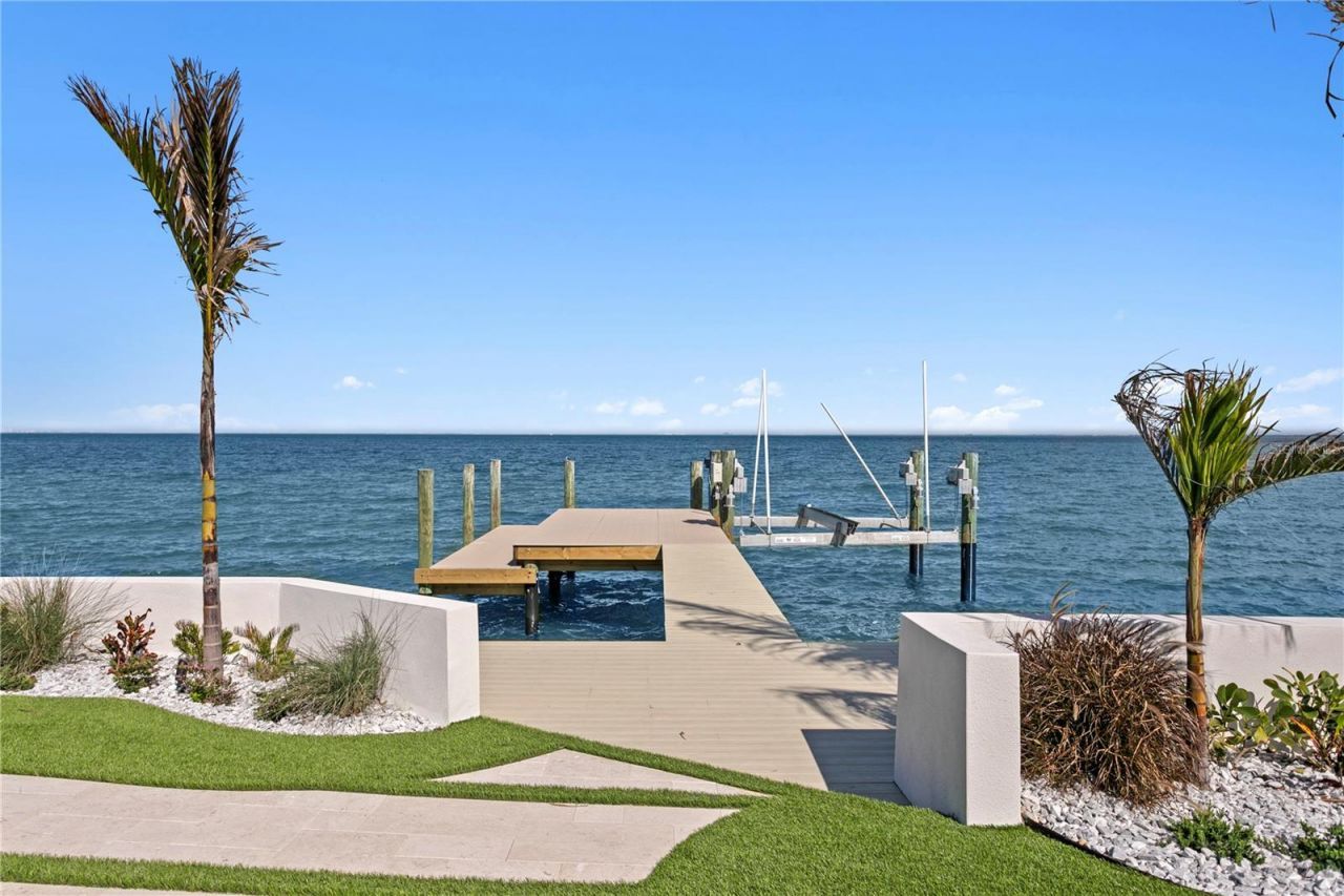 2580 E Bay Isle Drive Se, Saint Petersburg, FL 33705 Photo