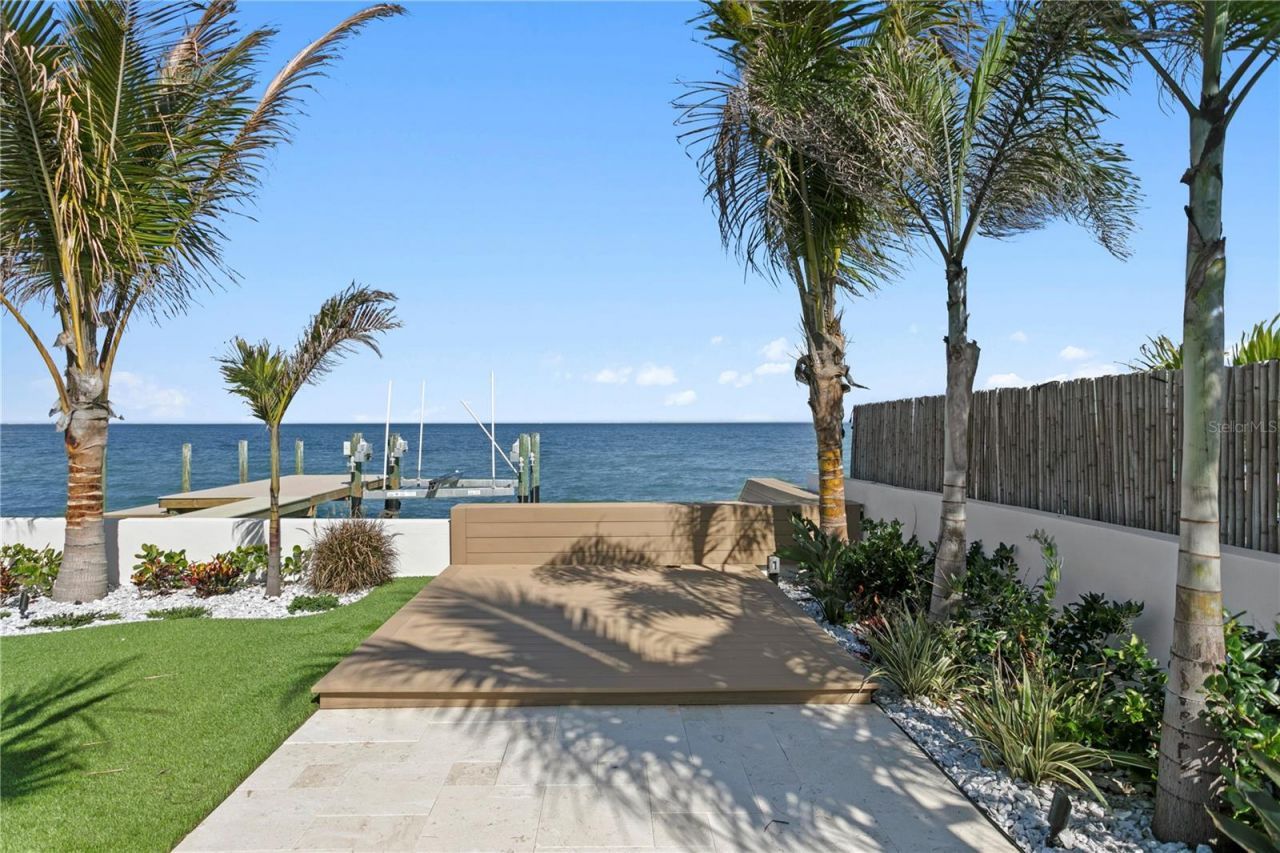 2580 E Bay Isle Drive Se, Saint Petersburg, FL 33705 Photo