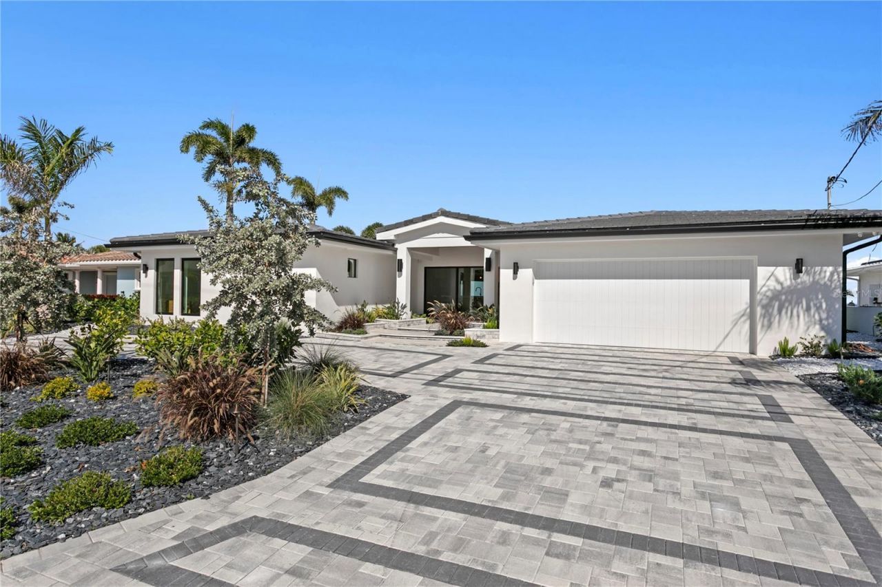 2580 E Bay Isle Drive Se, Saint Petersburg, FL 33705 Photo