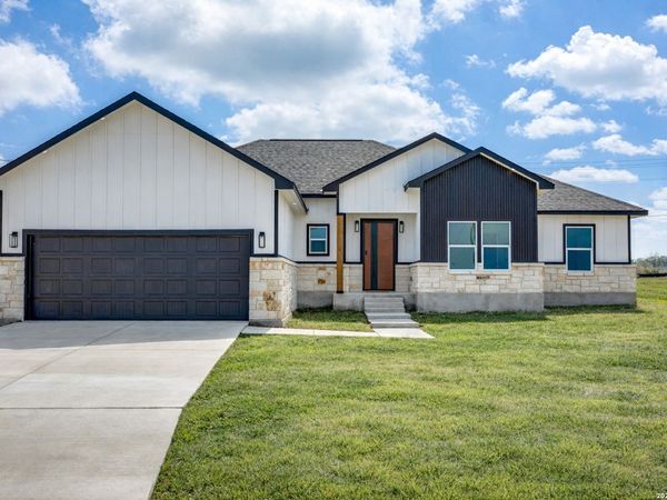 12910 Pueblo Nuevo Dr, Atascosa, TX 78002