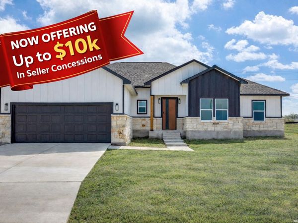 12910 Pueblo Nuevo Dr, Atascosa, TX 78002