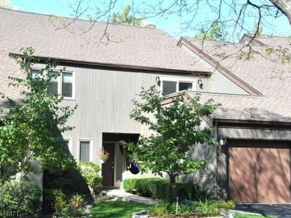 10 Romopock Ct, Mahwah, NJ 07430