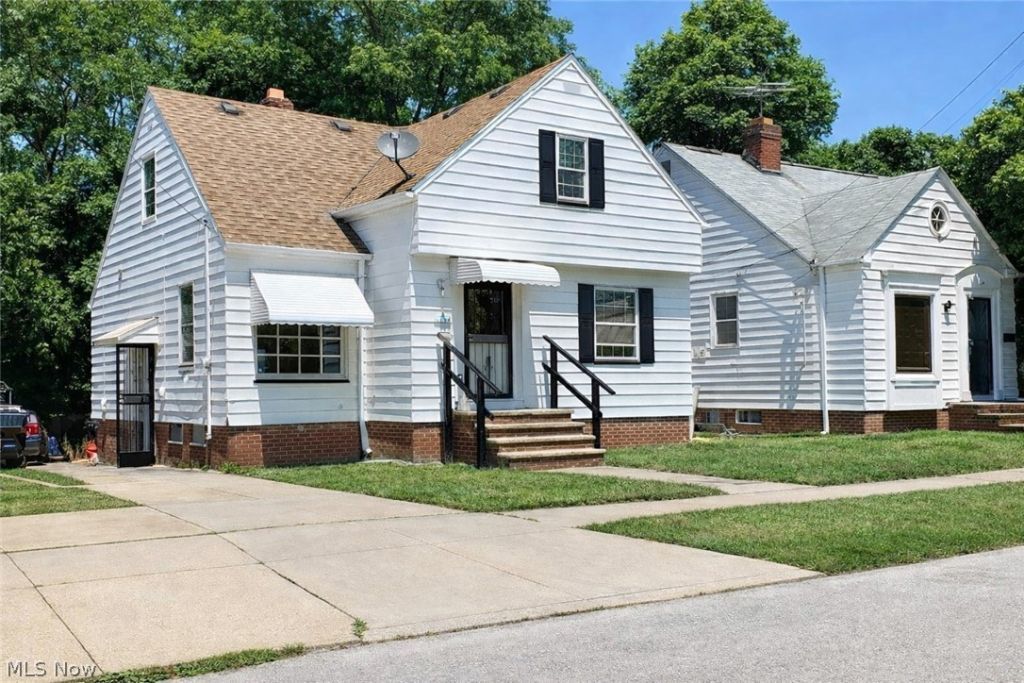 16705 Hillsboro Road, Cleveland, OH 44112 Main Photo