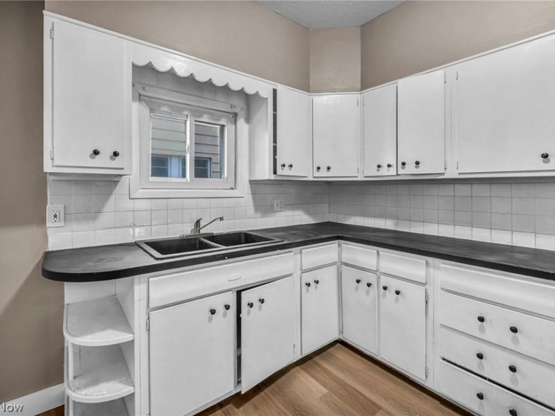 13016 Beachwood Avenue, Cleveland, OH 44105 Photo 21