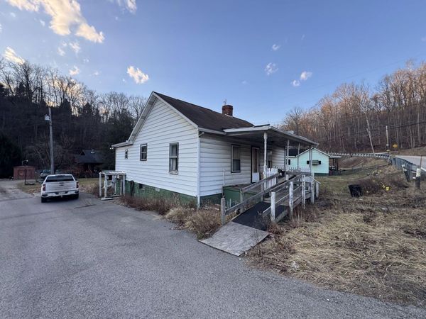 536 Saltwell Rd, Shinnston, WV 26431