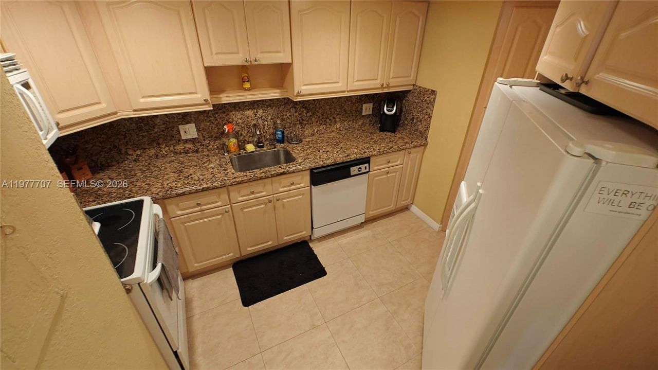 825 Brickell Bay Dr, Unit 841, Miami, FL 33131 Photo