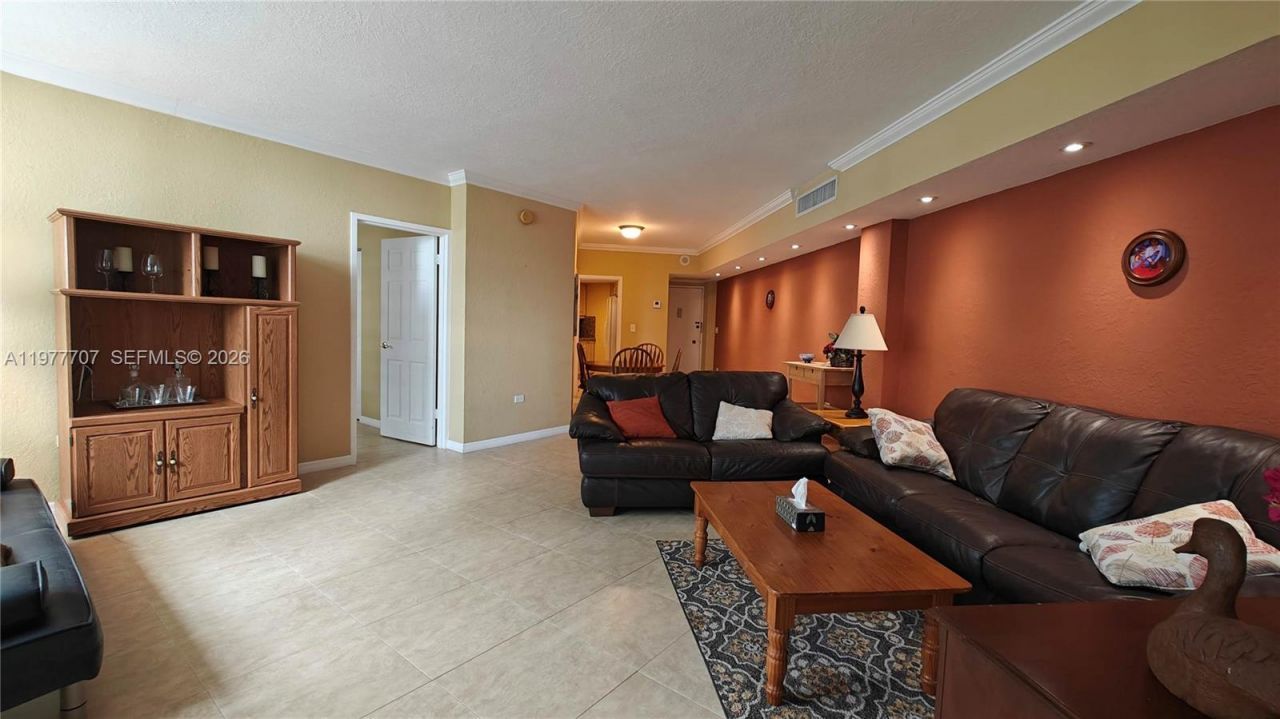 825 Brickell Bay Dr, Unit 841, Miami, FL 33131 Photo