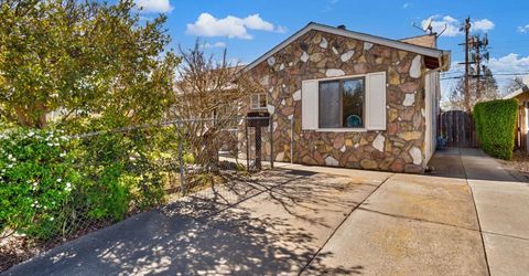 4980 Alcott Dr, Sacramento, CA 95820 Photo