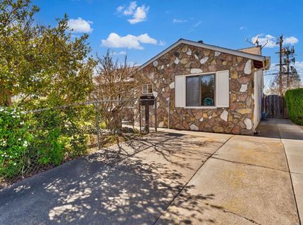 4980 Alcott Dr, Sacramento, CA 95820 Photo