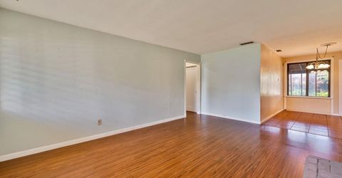 4980 Alcott Dr, Sacramento, CA 95820 Photo