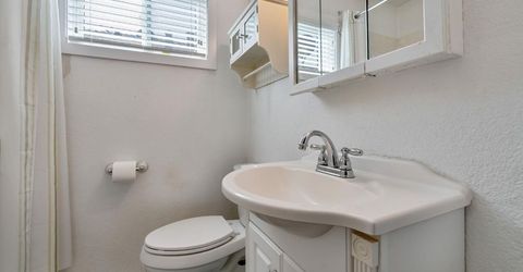 4980 Alcott Dr, Sacramento, CA 95820 Photo