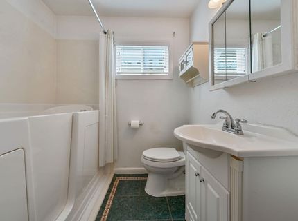 4980 Alcott Dr, Sacramento, CA 95820 Photo