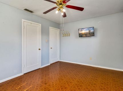 4980 Alcott Dr, Sacramento, CA 95820 Photo