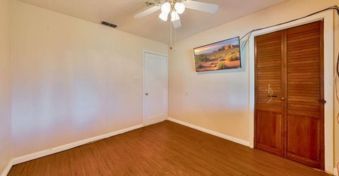 4980 Alcott Dr, Sacramento, CA 95820 Photo