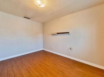 4980 Alcott Dr, Sacramento, CA 95820 Photo