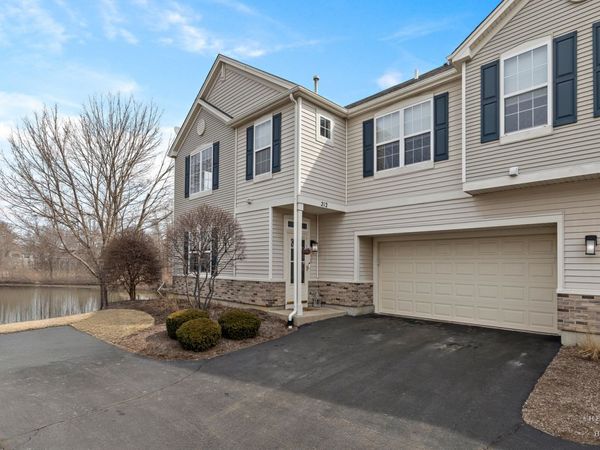 212 Bakers Drive W, Lakemoor, IL 60051