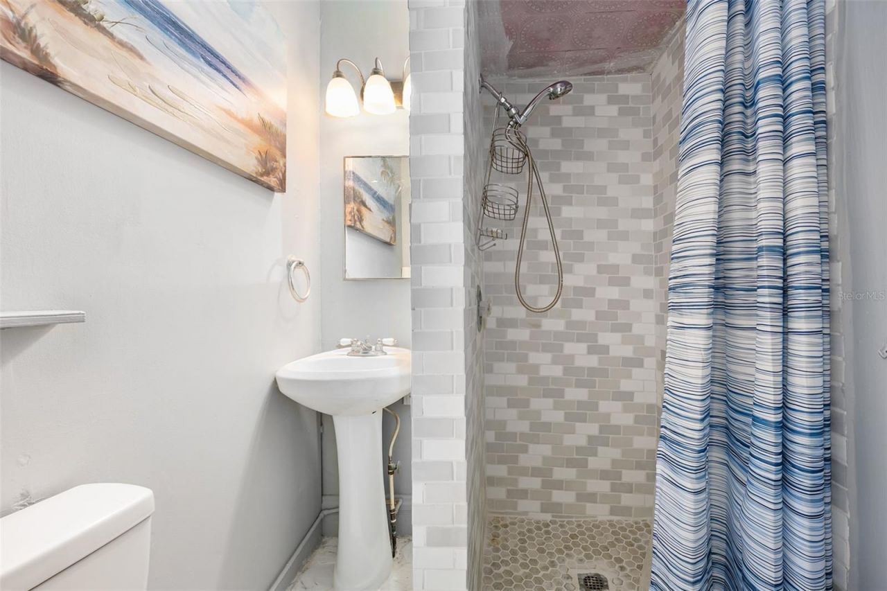 228 W Howry Avenue , Deland, FL 32720 Photo