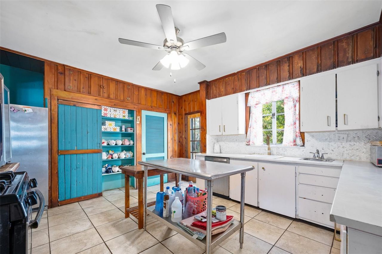 228 W Howry Avenue , Deland, FL 32720 Photo