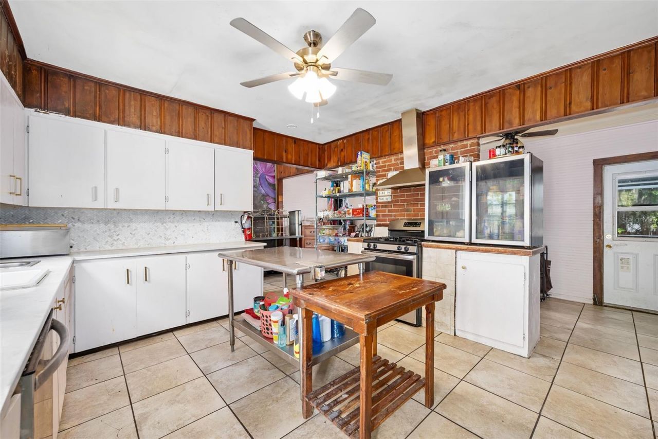 228 W Howry Avenue , Deland, FL 32720 Photo