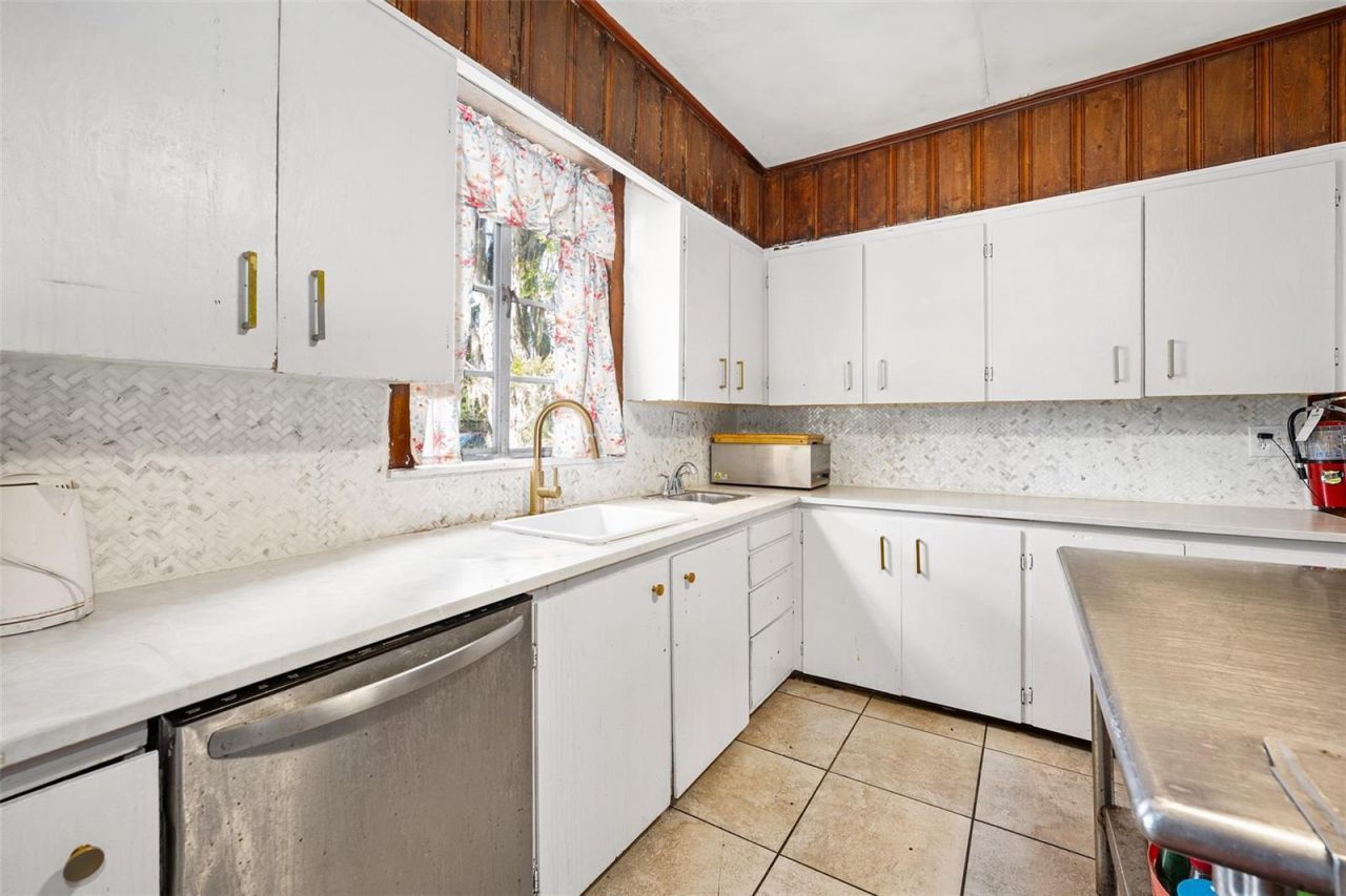 228 W Howry Avenue , Deland, FL 32720 Photo