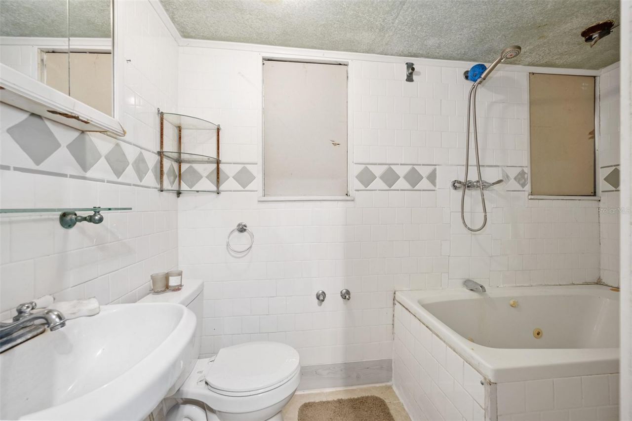 228 W Howry Avenue , Deland, FL 32720 Photo