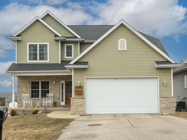 5568 Summerland Drive, Waterloo, IA 50701