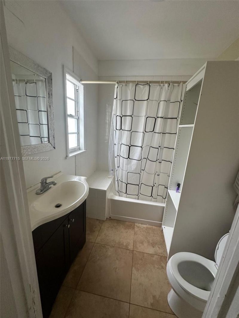 2816 Pine Tree Dr, Miami Beach, FL 33140 Photo